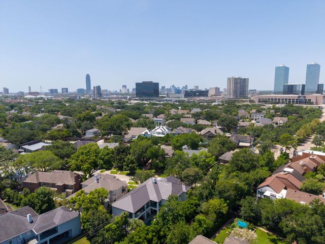 3703 Wroxton Road, West University Place, TX 77005