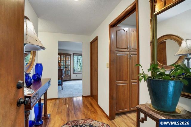 989 SW Hunter St, Dallas, OR 97338