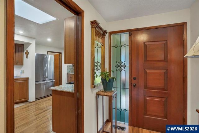 989 SW Hunter St, Dallas, OR 97338