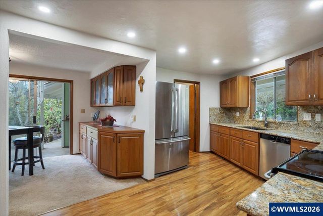 989 SW Hunter St, Dallas, OR 97338