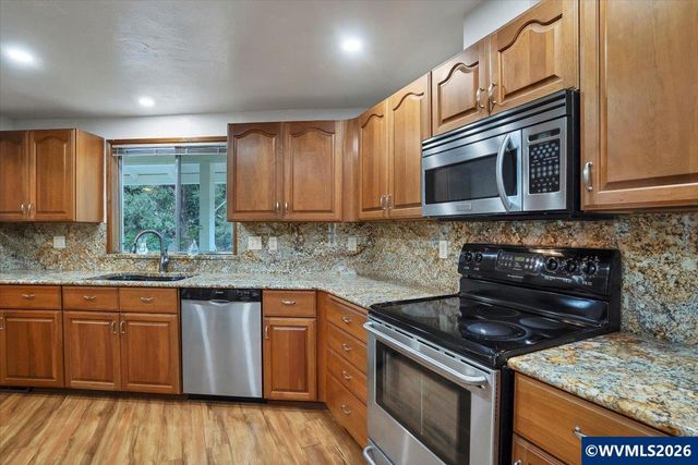 989 SW Hunter St, Dallas, OR 97338