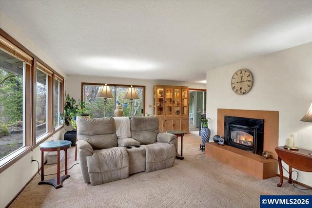 989 SW Hunter St, Dallas, OR 97338