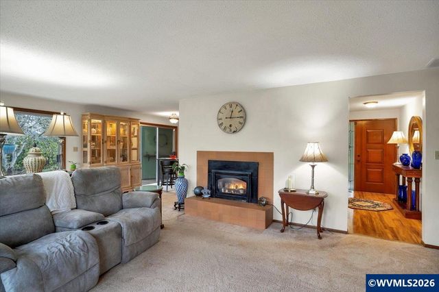 989 SW Hunter St, Dallas, OR 97338