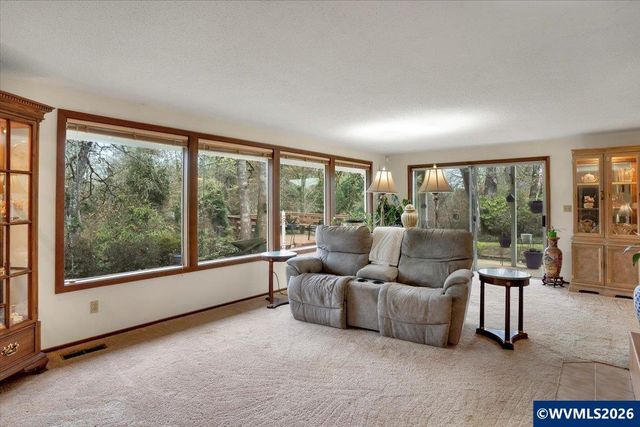 989 SW Hunter St, Dallas, OR 97338