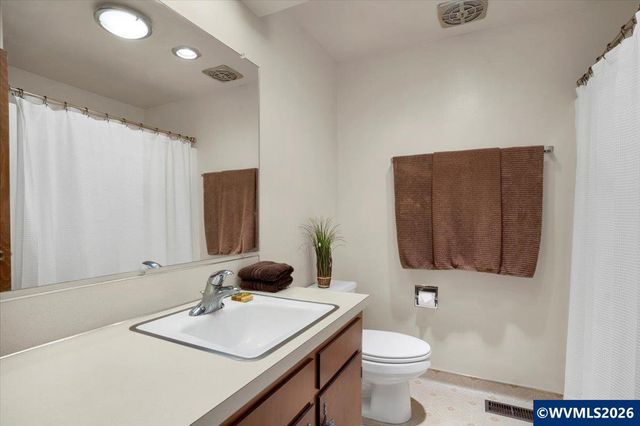 989 SW Hunter St, Dallas, OR 97338