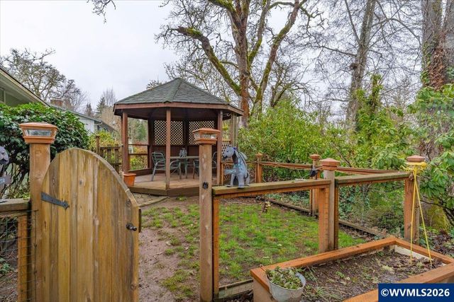 989 SW Hunter St, Dallas, OR 97338