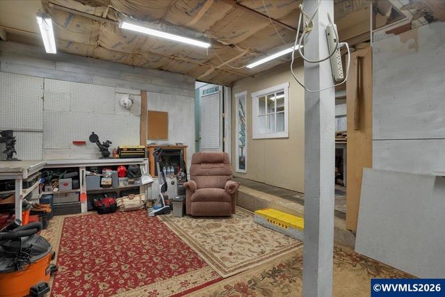 989 SW Hunter St, Dallas, OR 97338