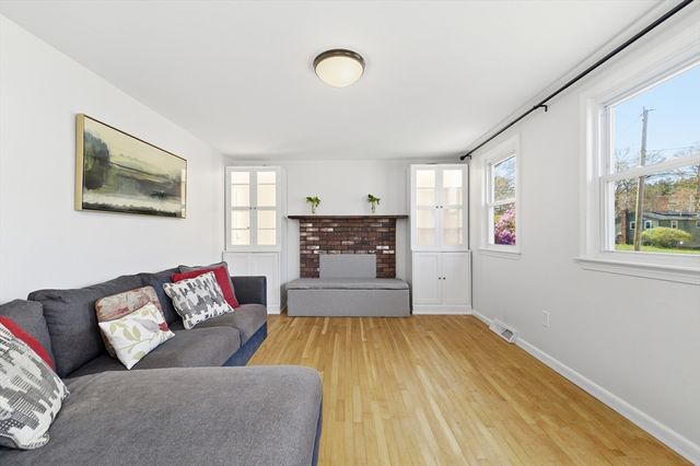 3 Beach St, Norton, MA 02766