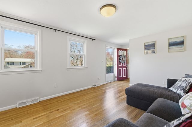 3 Beach St, Norton, MA 02766