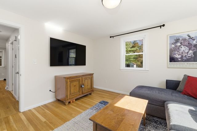 3 Beach St, Norton, MA 02766