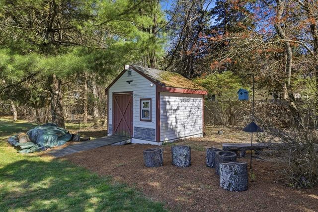 3 Beach St, Norton, MA 02766