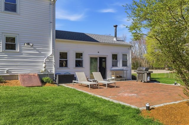3 Beach St, Norton, MA 02766