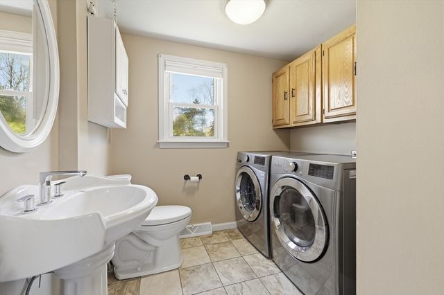 3 Beach St, Norton, MA 02766