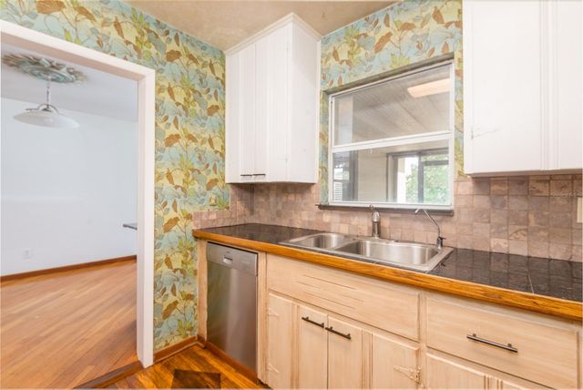 4425 W BAY VILLA AVENUE, Tampa, FL 33611