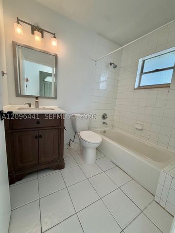 797 Crystal Lake Dr 797, Deerfield Beach, FL 33064