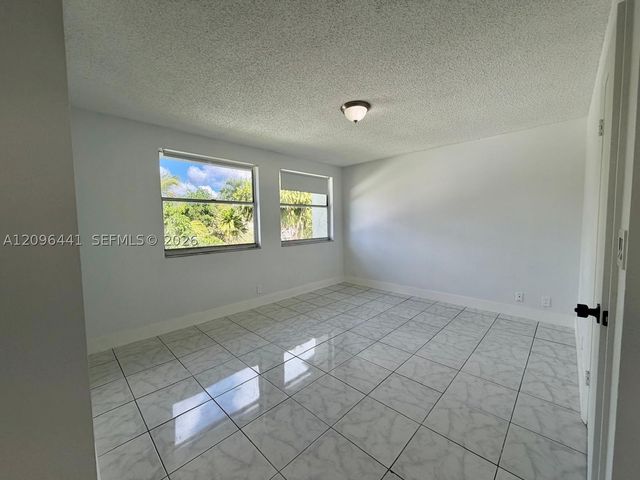 797 Crystal Lake Dr 797, Deerfield Beach, FL 33064