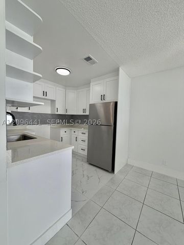 797 Crystal Lake Dr 797, Deerfield Beach, FL 33064