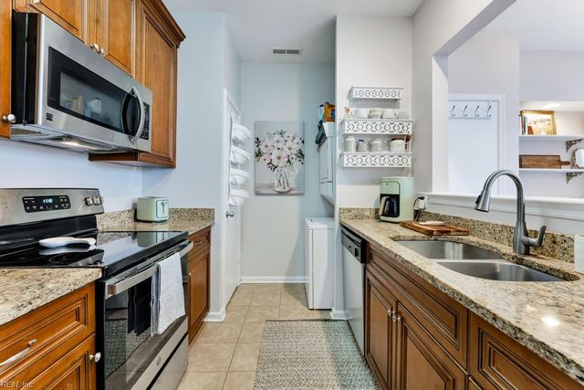 1303 Tigertail DR, Chesapeake, VA 23320