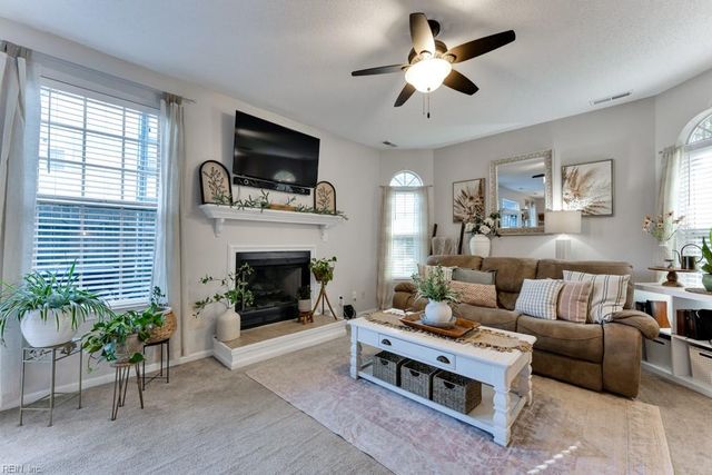 1303 Tigertail DR, Chesapeake, VA 23320