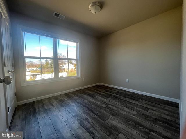 409 FIFTH ST W #B, Waynesboro, PA 17268