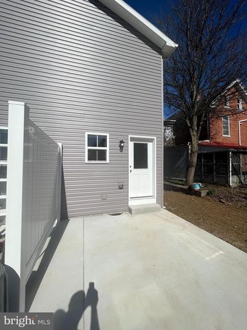 409 FIFTH ST W #B, Waynesboro, PA 17268