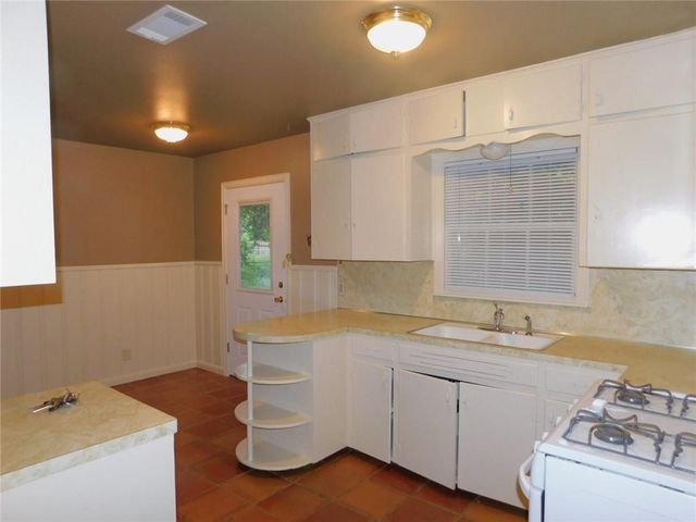 1400 BERKSHIRE DR, Austin, TX 78723
