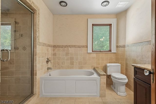26 Ferncliff Rd, Bloomfield Twp., NJ 07003