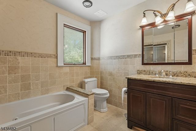 26 Ferncliff Rd, Bloomfield Twp., NJ 07003