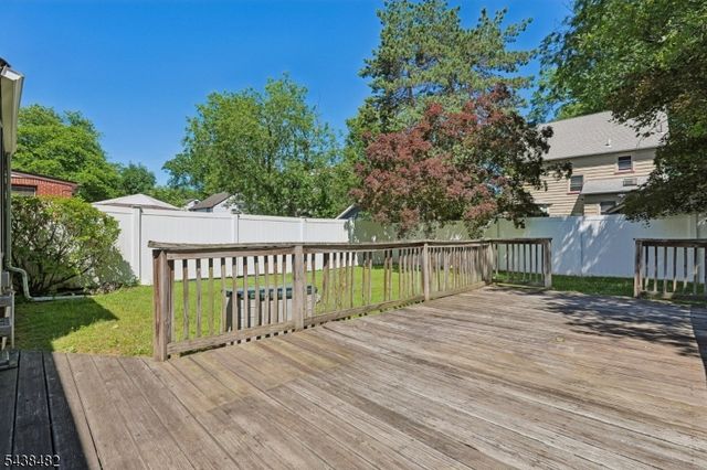 26 Ferncliff Rd, Bloomfield Twp., NJ 07003