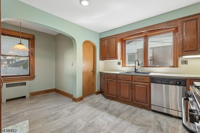 26 Ferncliff Rd, Bloomfield Twp., NJ 07003