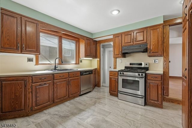 26 Ferncliff Rd, Bloomfield Twp., NJ 07003