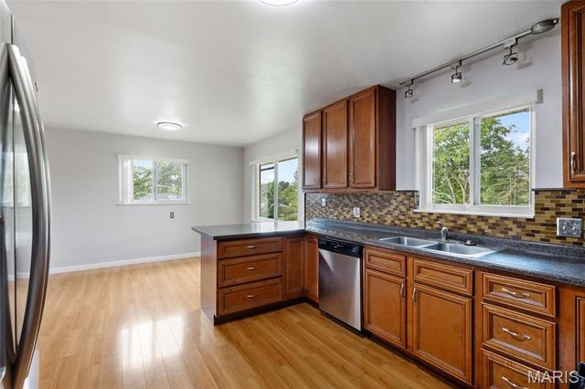 10621 Rebecca Drive, St Louis, MO 63128