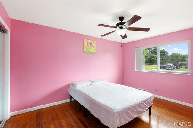 10621 Rebecca Drive, St Louis, MO 63128