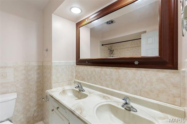 10621 Rebecca Drive, St Louis, MO 63128