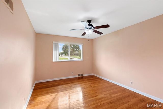 10621 Rebecca Drive, St Louis, MO 63128