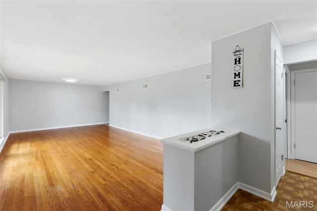 10621 Rebecca Drive, St Louis, MO 63128