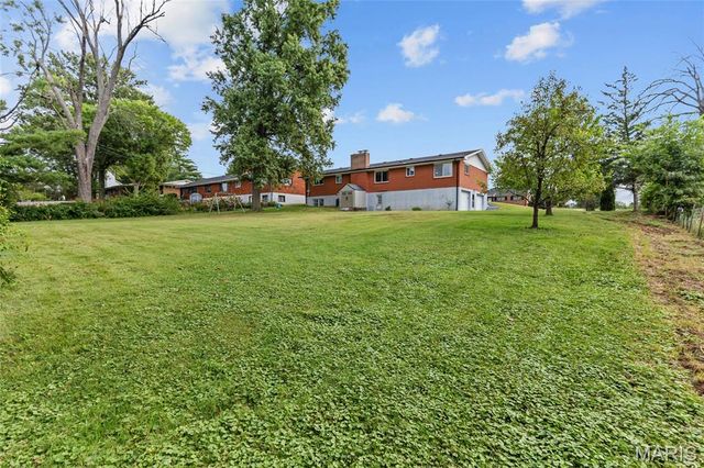 10621 Rebecca Drive, St Louis, MO 63128