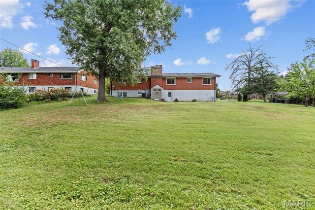 10621 Rebecca Drive, St Louis, MO 63128