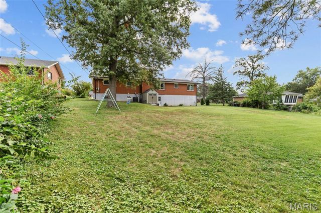 10621 Rebecca Drive, St Louis, MO 63128