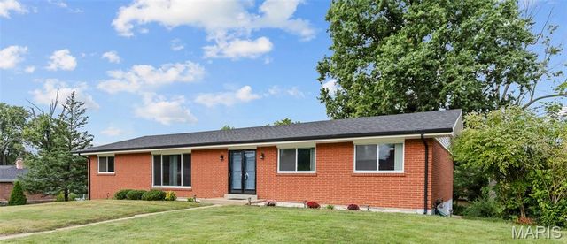 10621 Rebecca Drive, St Louis, MO 63128