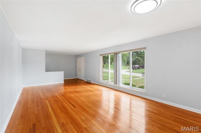 10621 Rebecca Drive, St Louis, MO 63128