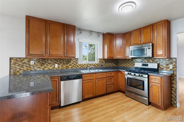 10621 Rebecca Drive, St Louis, MO 63128