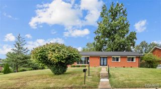 10621 Rebecca Drive, St Louis, MO 63128