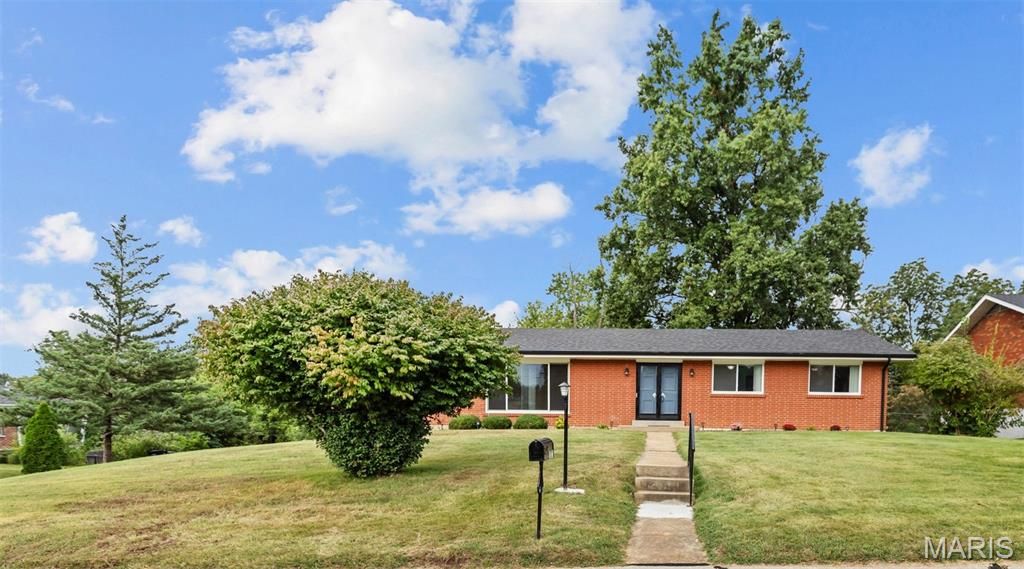 10621 Rebecca Drive, St Louis, MO 63128