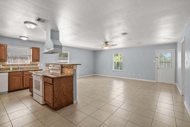 1631 Quail Run, Brookshire, TX 77423