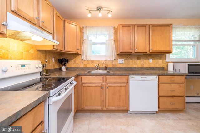 504 GREEN ST, Green Lane, PA 18054