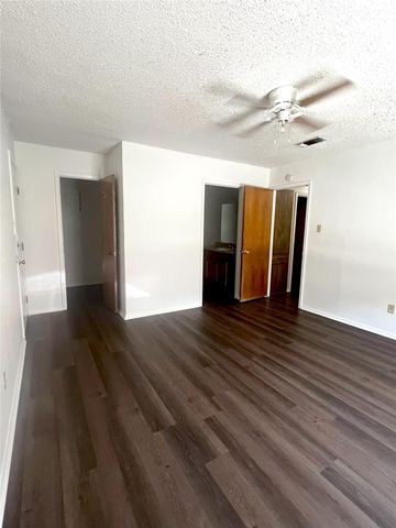 7045 Crosstimbers Lane, North Richland Hills, TX 76182