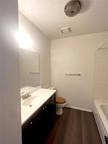 7045 Crosstimbers Lane, North Richland Hills, TX 76182