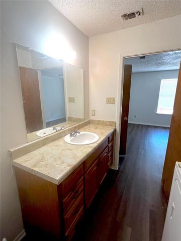 7045 Crosstimbers Lane, North Richland Hills, TX 76182