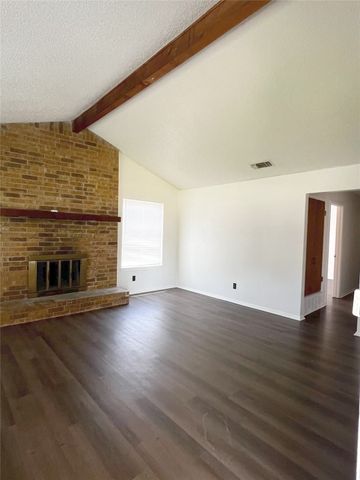 7045 Crosstimbers Lane, North Richland Hills, TX 76182